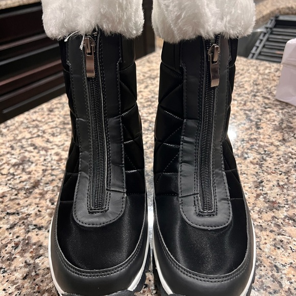 NEW Snow boot - Picture 5 of 6